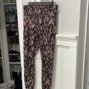 GAP Fit Studio Sky High Legging in Brown and Black